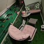Sandy's Superior Apartment *