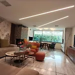 Sandy's Superior Apartment