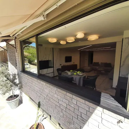 Sandy's Superior * Epidaurus